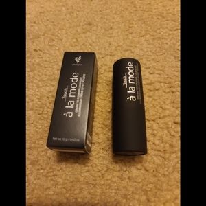 Highlighter Younique Benevolent